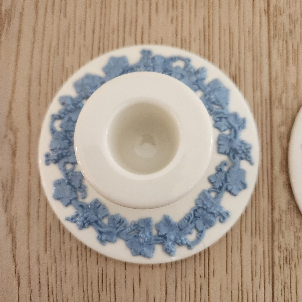 Vintage Wedgwood Embossed Queen's Ware Candlestick Holders - Blue On Cream - Picture 2 of 6